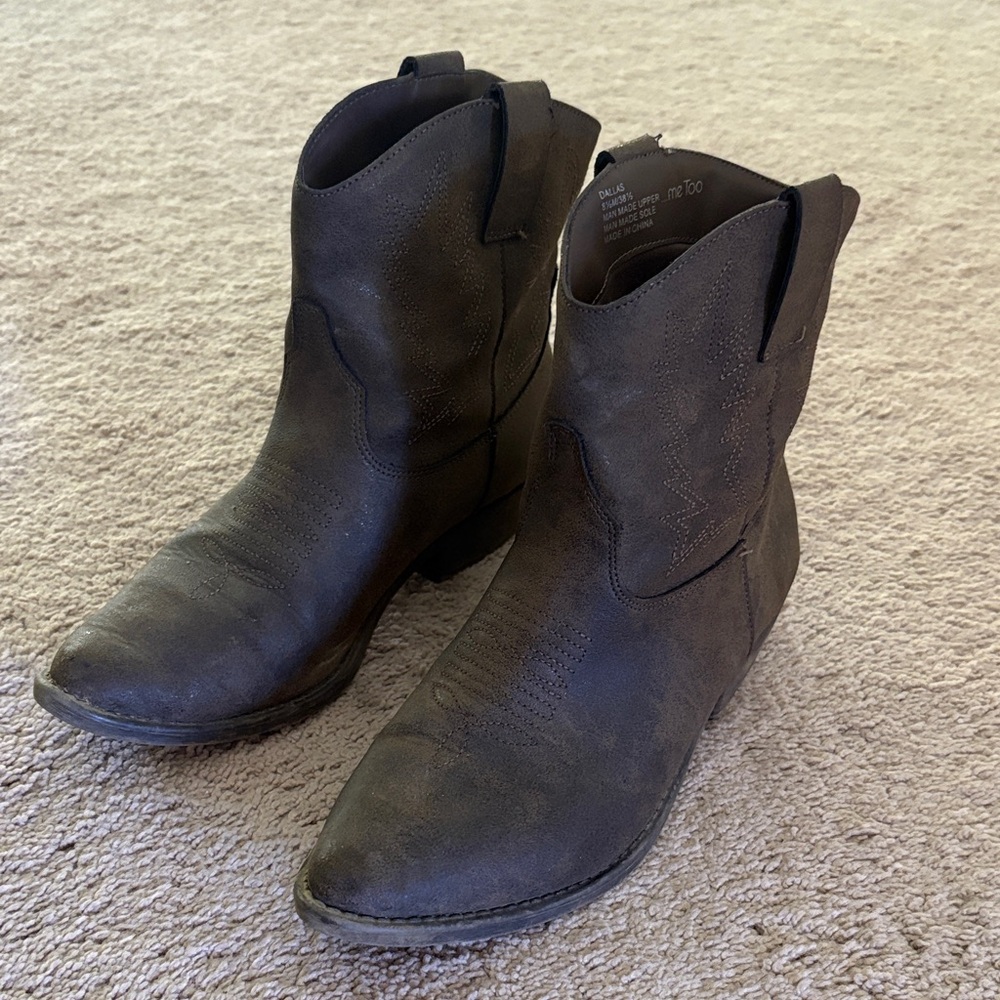 Me Too Distressed Brown Ankle Booties 8.5